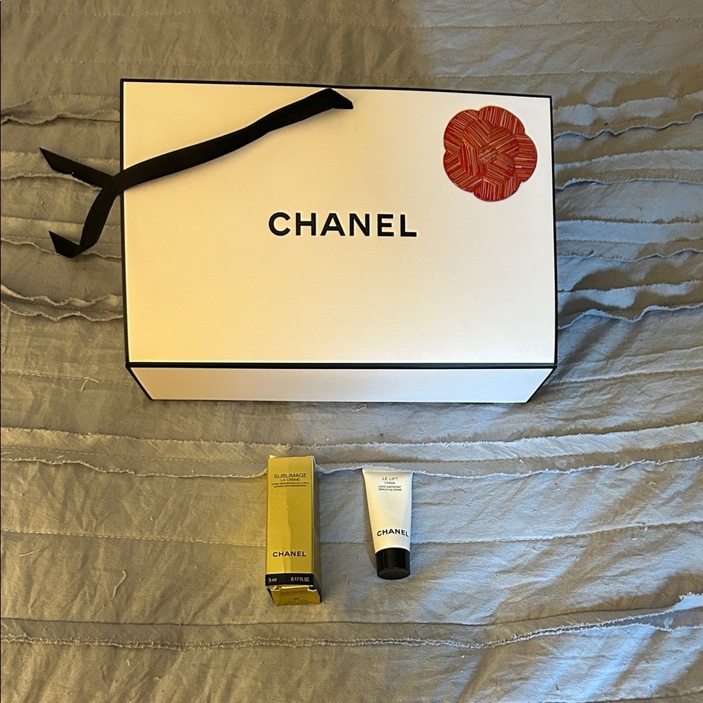 CHANEL White Gift Bag with 2 new samples